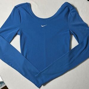 Nike Chill Knit Long Sleeve Cropped size XS